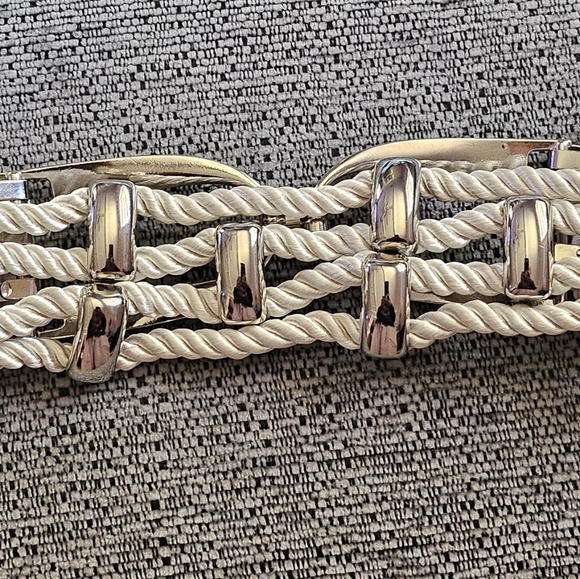Cache Belt White w/silver accents Size Small - Picture 8 of 9
